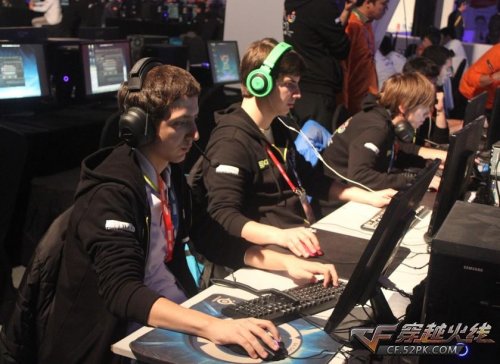 Uzi和厂长将作为LOL公益大使，将在13周年盛典公布后续公益计划